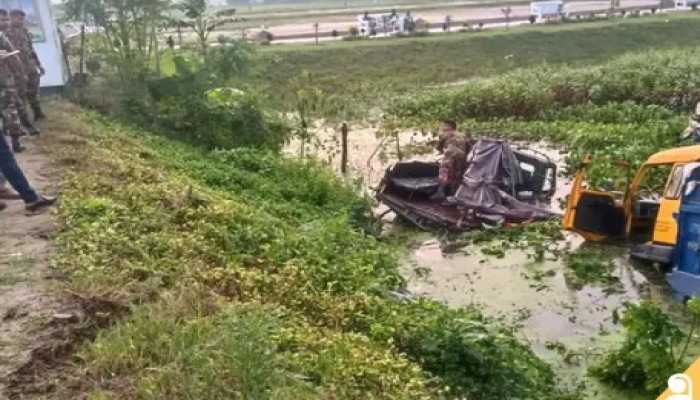রাজশাহীতে সেনাবাহিনীর টহল গাড়িতে ট্রাকের ধাক্কা, ৮ সেনা আহত