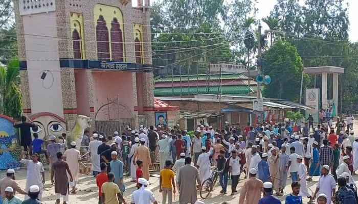 দিনাজপুরে বিনোদন পার্কে হামলা, আহত ১২