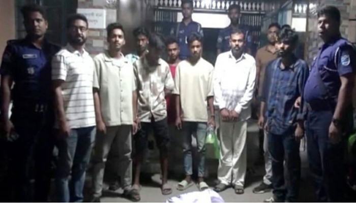 ​রাজধানীতে ঝটিকা মিছিল: আওয়ামী লীগের সাবেক এক সংসদ সদস্যসহ ৮ নেতা-কর্মী গ্রেপ্তার