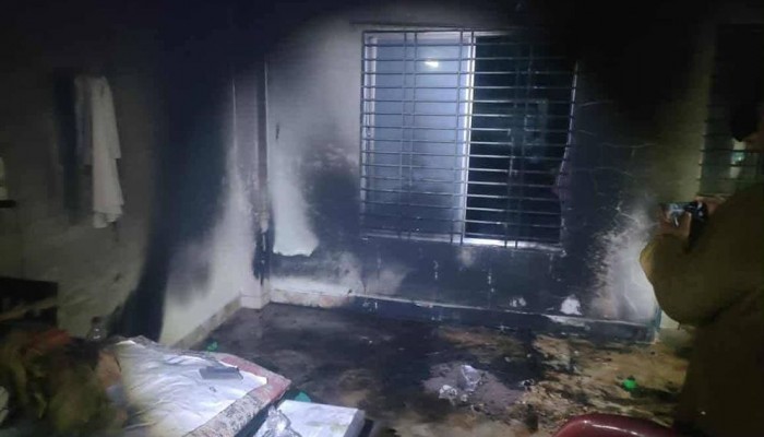 কার্যক্রম নিষিদ্ধ আ.লীগ নেতা ও উপজেলা চেয়ারম্যানের বাড়িতে আগুন
