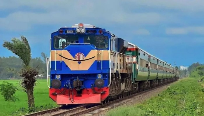 যাত্রীর অভাব নেই তবু রেলে লোকসান!
