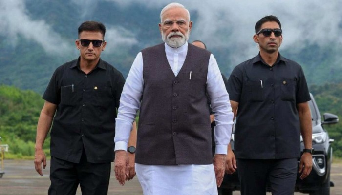 বিধিনিষেধের কলকাতা, পূজার আগে রাজনীতির ছায়ায় মোদির সফর