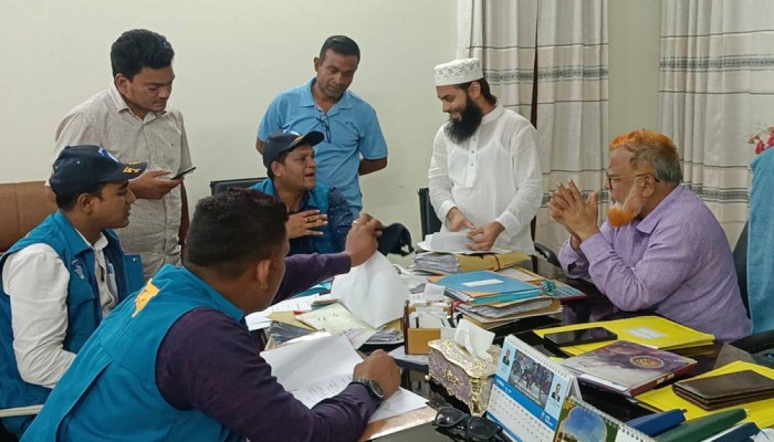অধ্যক্ষের অনিয়ম তদন্তে সিরাজগঞ্জ সরকারি কলেজে দুদকের অভিযান