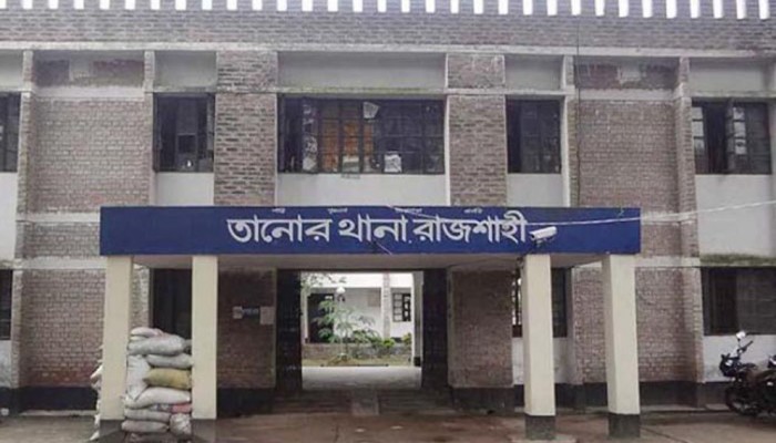 তানোরে পুলিশের ওপর বহিষ্কৃত বিএনপি নেতার ‘মব’ আক্রমণ