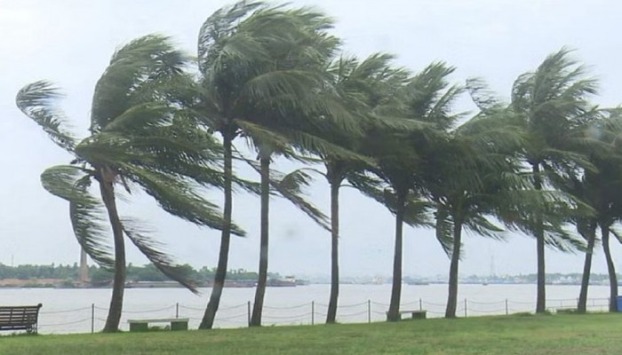 সাত জেলায় ৬০ কিমি বেগে ঝড় ও বজ্রসহ বৃষ্টির আভাস