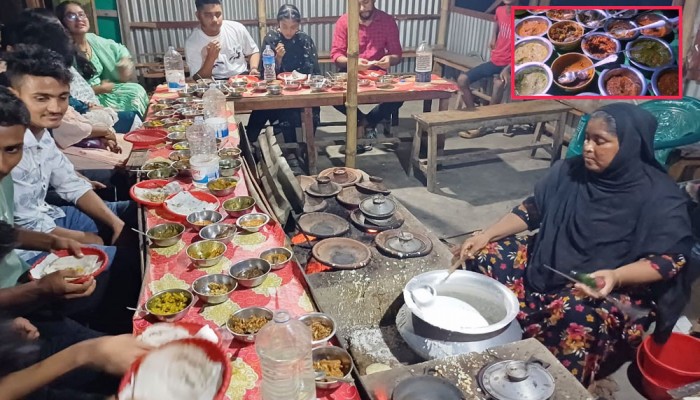 পিঠা বিক্রি করে মাজেদার মাসে আয় লাখ টাকা