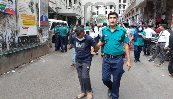 অপহরণের পর ১০ কোটি টাকা আদায়ের মামলায় লিপটন গ্রেপ্তার