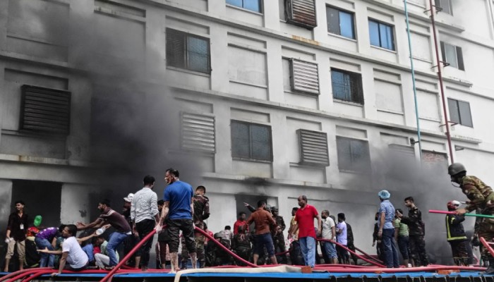 আশুলিয়ায় পোশাক কারখানায় লাগা আগুন ৩ ঘণ্টা পর নিয়ন্ত্রণে