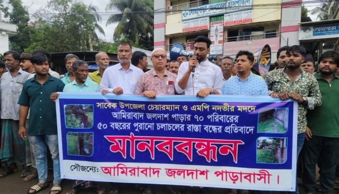 চট্টগ্রামে ৩০ বছর ধরে এক পরিবারের কাছে জিম্মি শতাধিক পরিবার