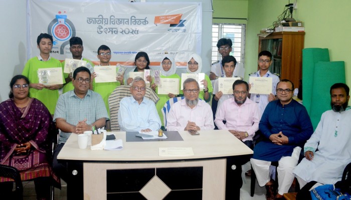 নারায়ণগঞ্জে তর্ক-বিতর্কের লড়াইয়ে সেরা আইডিয়াল স্কুল