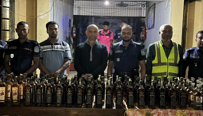ধোবাউড়ায় বিপুল পরিমাণ ভারতীয় মদসহ আটক ৩