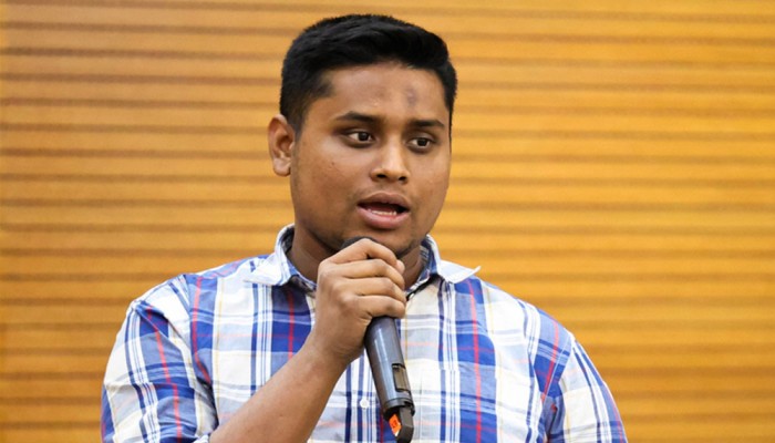 শিক্ষক পেটানো কোনো সভ্য রাষ্ট্রের চরিত্র হতে পারে না : হাসনাত