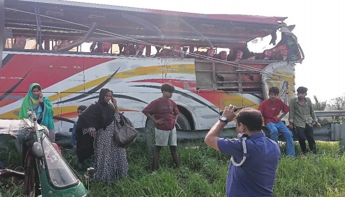 টাঙ্গাইলে সড়ক দুর্ঘটনায় নিহত ৩ জনের পরিচয় মিলেছে