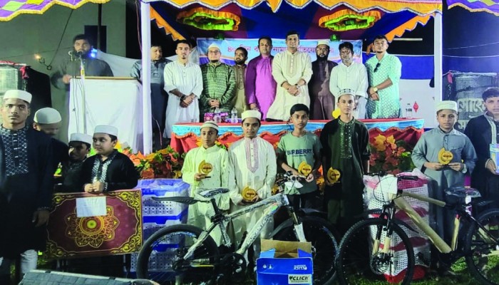 টানা ৪০ দিন জামাতে নামাজ আদায় করে পুরস্কার পেল ৬০ শিশু-কিশোর