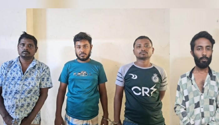 নারায়ণগঞ্জে ডিবি পরিচয়ে বাস ডাকাতির ৪ আসামি গ্রেপ্তার