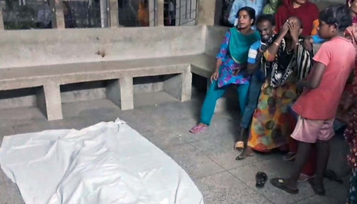 অভয়নগরে বাসের সঙ্গে মুখোমুখি সংঘর্ষে ইজিবাইক চালক নিহত