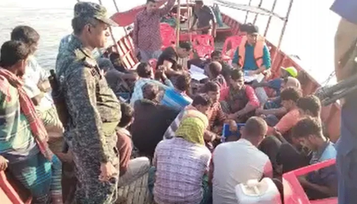 রাজবাড়ীতে পদ্মায় ২১ জেলে আটক, ১৪৩ কেজি ইলিশ জব্দ