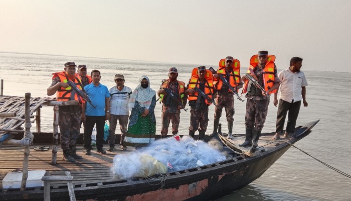 চাঁপাইনবাবগঞ্জে পদ্মায় মা ইলিশ সংরক্ষণে অভিযান, ১২ হাজার মিটার জাল জব্দ