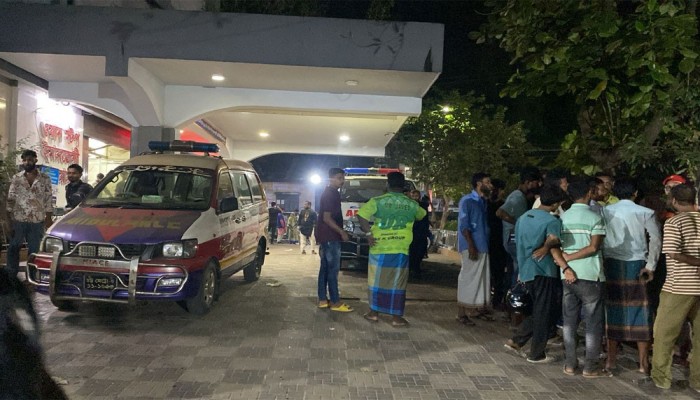 চট্টগ্রামে গভীর রাতে গোলাগুলিতে নিহত ১, গুলিবিদ্ধ অনেকে