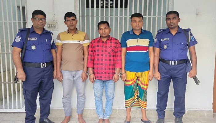 সাভারে ডাকাতির প্রস্তুতিকালে আন্ত জেলা ডাকাতদলের ৩ সদস্য গ্রেপ্তার