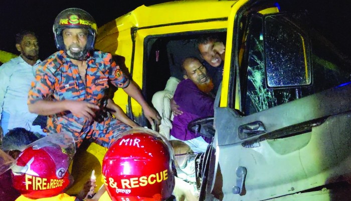 মিরসরাইয়ে ড্রাম ট্রাকের ধাক্কায় প্রাণ হারালেন লরি চালক