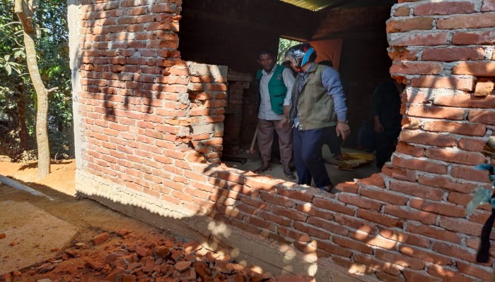 খুটাখালীতে নির্মানাধিন ২ বসতঘর গুড়িয়ে দিল বনবিভাগ 