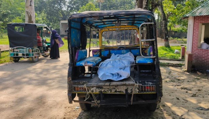 হালুয়াঘাটে বসতঘর থেকে বাবা-মেয়ের গলা কাটা মরদেহ উদ্ধার