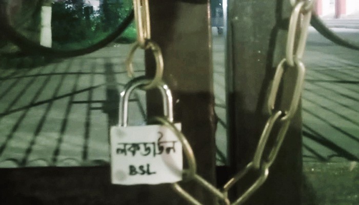 মধ্যরাতে ঢাবির ৫ স্থাপনায় তালা দিল নিষিদ্ধ ছাত্রলীগ