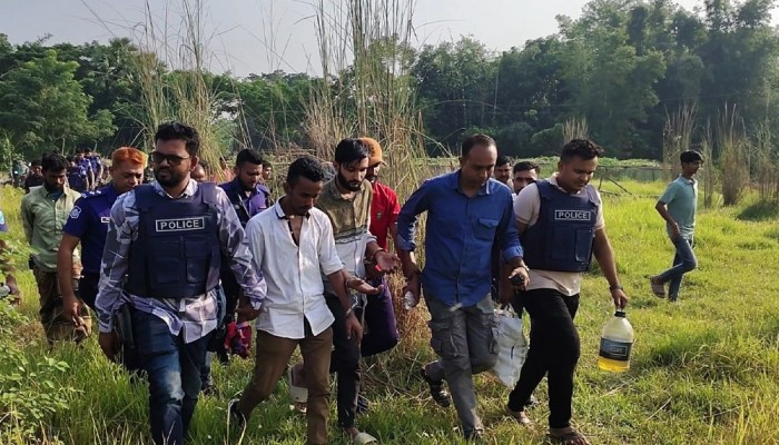 ফরিদপুরে বোমা-ককটেল-বিস্ফোরক দ্রব্য উদ্ধার, আটক ৩