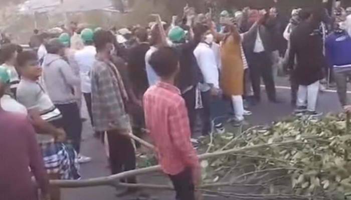 ঢাকা-ভাঙ্গা এক্সপ্রেসওয়েতে আ. লীগ নেতাকর্মীদের ব্যারিকেড দেওয়ার চেষ্টা