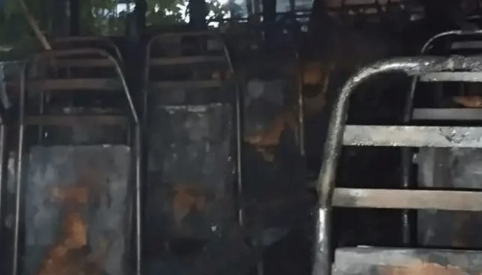 বাসে অগ্নিসংযোগকালে ধাওয়া খেয়ে তুরাগ নদীতে ডুবে তরুণের মৃত্যু