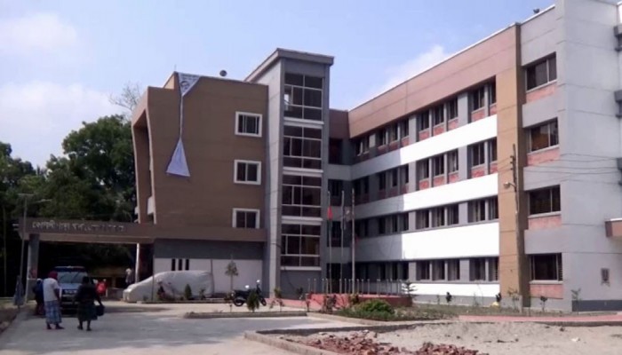 কোটালীপাড়া থানায় ককটেল হামলা, ৩ পুলিশ সদস্য আহত