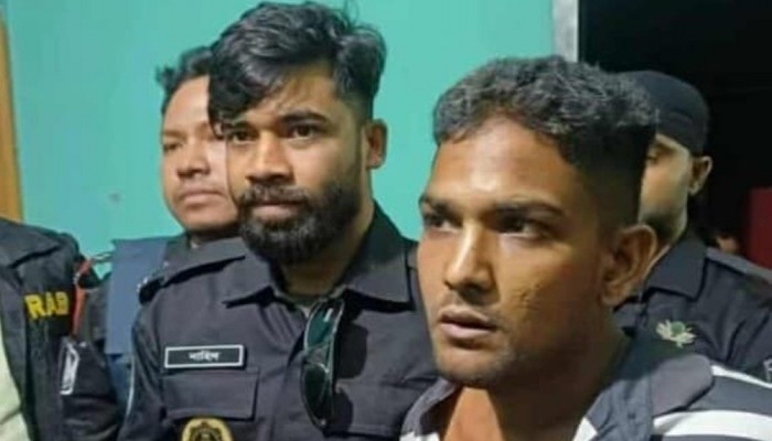 রূপগঞ্জে আগ্নেয়াস্ত্র-গুলিসহ শীর্ষ সন্ত্রাসী গ্রেপ্তার
