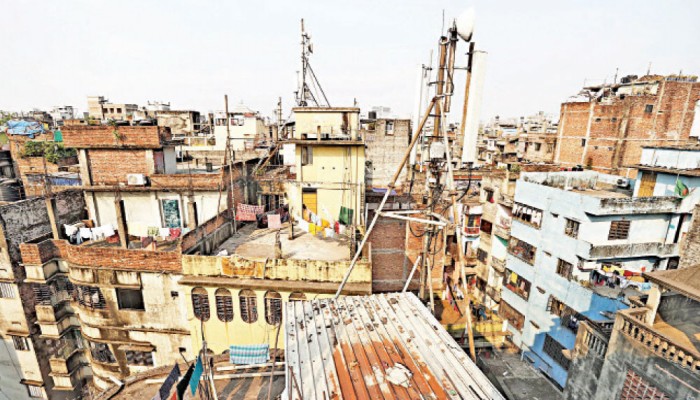 মৃত্যুকূপে বসবাস পুরান ঢাকার বাসিন্দাদের