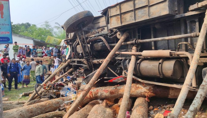 চুয়াডাঙ্গায় নিয়ন্ত্রণহীন বাসের ধাক্কায় ভ্যানযাত্রী নিহত, আহত ২