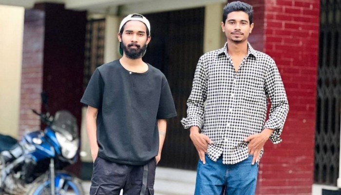 বন্ধুকে কুপিয়ে হত্যার পর রক্তমাখা কুড়াল হাতে থানায় আত্মসমর্পণ