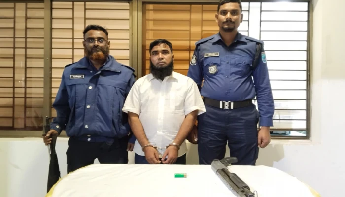 মুন্সীগঞ্জে সেনাবাহিনীর অভিযান, থানা থেকে লুট হওয়া শটগানসহ আটক ১