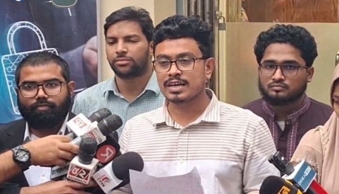 ৮ পেজ ও ৩ আইডির নামে ডিবিতে ডাকসু ভিপির অভিযোগ