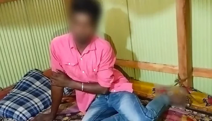 নোয়াখালীতে ‘তিন বিয়ে করায়’ প্রথম স্ত্রীর বাড়িতে শিকলবন্দী যুবক