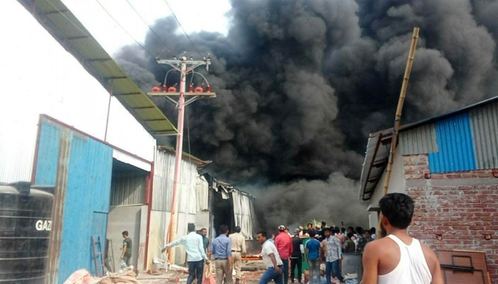 নারায়ণগঞ্জে ককসিট তৈরির কারখানা ও গুদামে আগুন