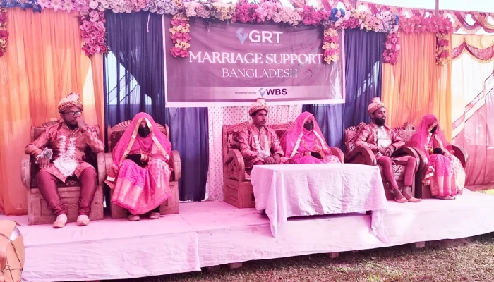 যৌতুক ছাড়াই এক মঞ্চে তিন বন্ধুর বিয়ে, বাসর একই সময়ে