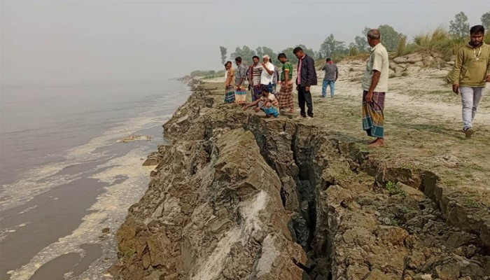 বগুড়ায় ২ কিমিজুড়ে যমুনার ভাঙন, ৫০০ বিঘা জমি বিলীন