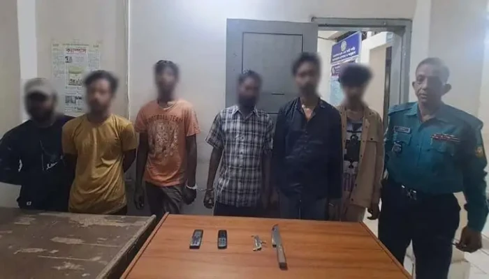 ভুয়া র‍্যাবের ডাকাতির প্রস্তুতি, পল্টন এলাকা থেকে গ্রেপ্তার ৬