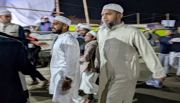 ঢাকার ইজতেমায় ক্রিকেটার মিরাজ: আগামী কাল আখেরী মোনাজাত