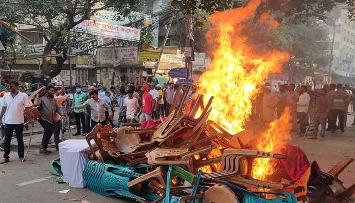 হিংস্র হয়ে উঠছে মানুষ