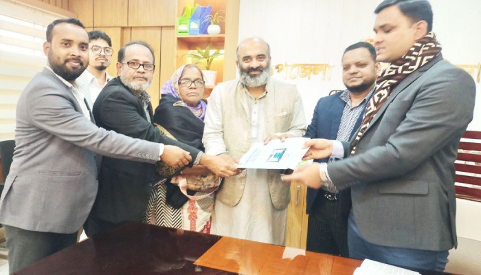 সাবেক যোগাযোগমন্ত্রী নাজমুল হুদার মে‌য়ে অন্তরার পক্ষে ম‌নোনয়নপত্র সংগ্রহ