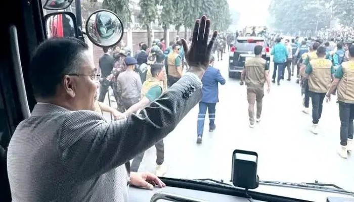 ওসমান হাদির কবরে তারেক রহমান, আহত না থাকায় পঙ্গু হাসপাতালে যাবেন না