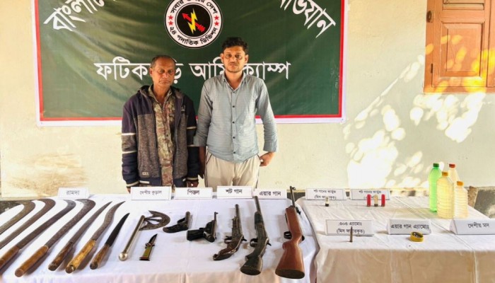 ফটিকছড়িতে বিপুল অস্ত্র, মাদকসহ ২ সন্ত্রাসী আটক