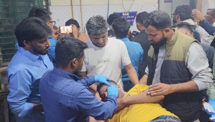 মুন্সীগঞ্জে দুই প্রার্থীর সমর্থকদের সংঘর্ষে, পথচারীসহ আহত ৮
