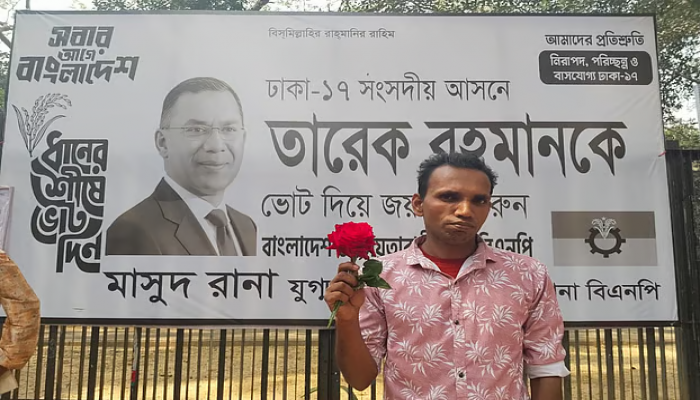 তারেক রহমানের অপেক্ষায় গোলাপ হাতে সকাল থেকে দাঁড়িয়ে তিনি